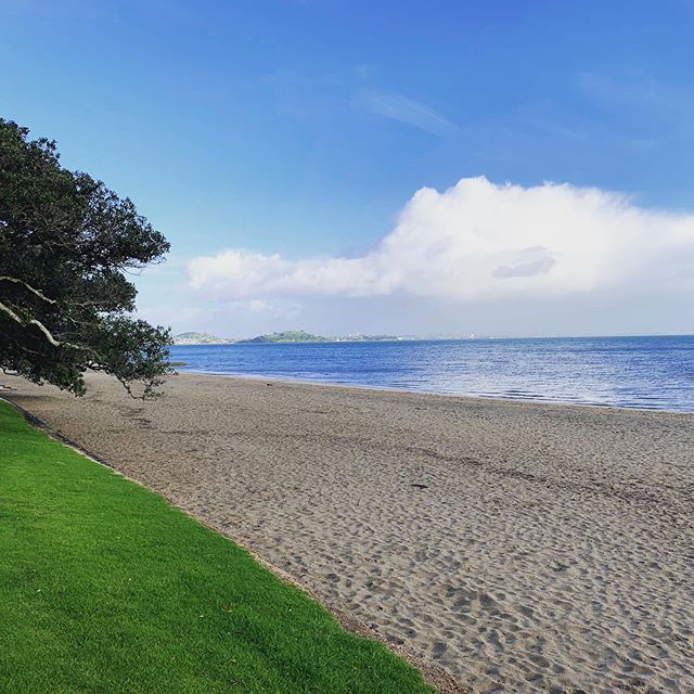 #grateful for a fine (if somewhat bitterly cold) start to the day. Feels like winter is having one last go!